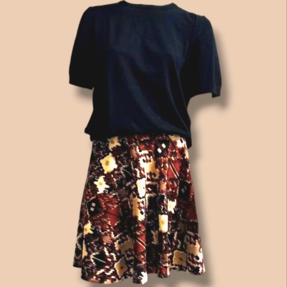 🤩 Vintage H&M Print  Skirt- Knee Length. Perfect For Fall With Boots! - Picture 3 of 9